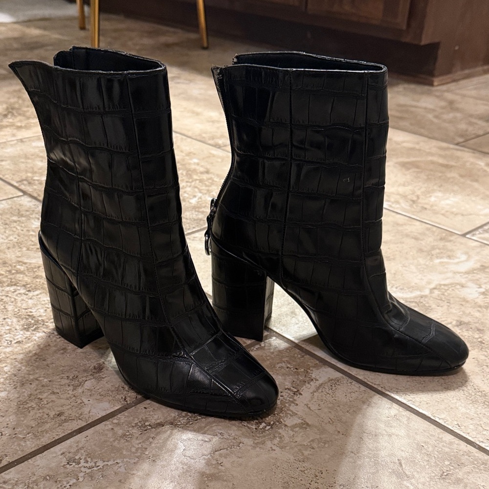Chinese Laundry Black Croc-Patterned Heeled Boots